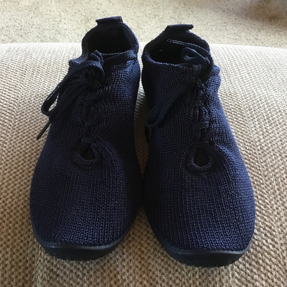 NWOT Arcopedico Navy Lace Up Shoes